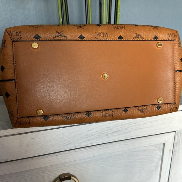 MCM Large Essential Visetos Monogram Print Tote Bag Cognac - Picture 4 of 7